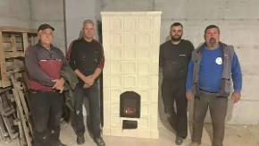 Ruke su im "kaljave" ali obraz čist, a preci ponosni: Igor i Ivan čuvaju porodičnu tradiciju i stari zanat od zaborava - ovako se prave peći koje najbolje greju