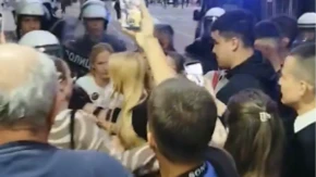 Studenti ponovo napali žene! Njih 80 kidišu na 3 žene kao besni psi! (VIDEO)