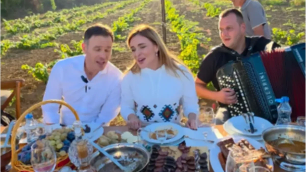 Mali i Milica zasukali rukave! Gulaš, rakija i pesma u Kaluđerici, pogledajte šta joj je poklonio (Foto)