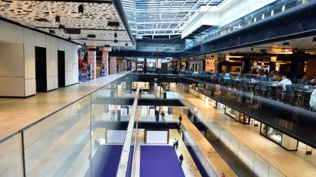 Provalnik satima puzao po plafonu tržnog centra i lomio sve pred sobom: A onda je počela prava drama
