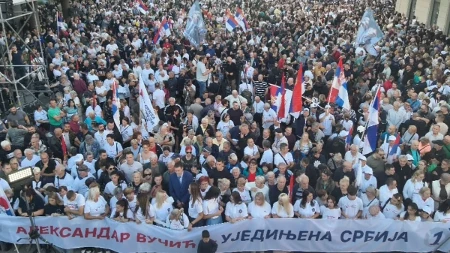Vučić se obraća u Pančevu! Ogroman broj građana mu skandira, veliki skup u centru grada