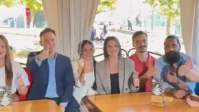 Siniša Mali seo na kafu sa mladima, razgovarali o najvažnijim temama koje ih interesuju (VIDEO)