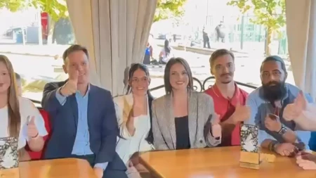 Siniša Mali seo na kafu sa mladima, razgovarali o najvažnijim temama koje ih interesuju (VIDEO)
