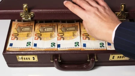 Svi kažu "kupi stan"! Matematičar izračunao gde je najbolje uložiti 10.000 evra 