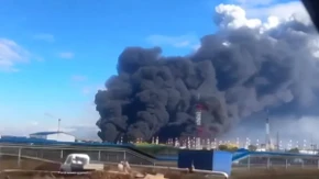 Rusko naftno skladište je u plamenu! Crni dim kulja iz ogromnog kompleksa