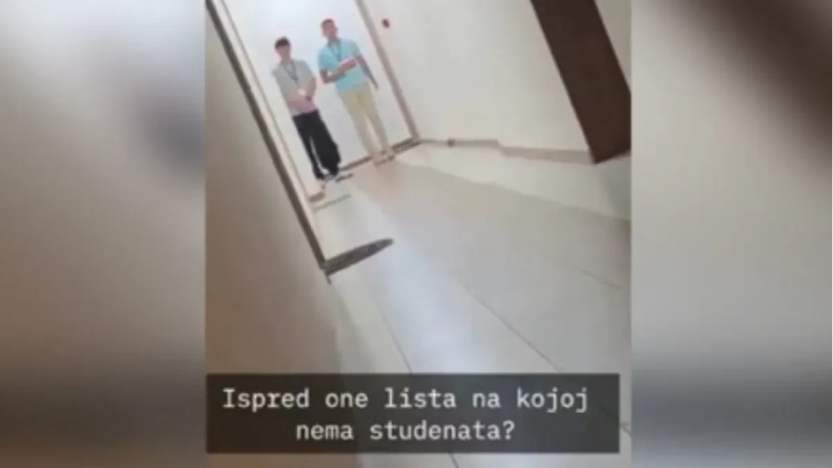 Blokaderi krenuli „od vrata do vrata“, pa poljubili ista! Stanarka iz zgrade im poručila: „Ovde svi glasaju za Vučića!“ (VIDEO)