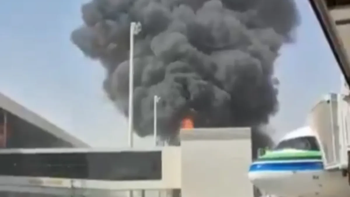 Troje mrtvih, avion u plamenu: Huti balističkom raketom pogodili aerodrom (VIDEO)