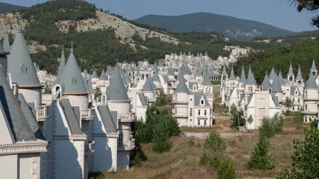 Stotine dvoraca niču jedan pored drugog, ali u njima nema života - šta se dogodilo u Turskoj