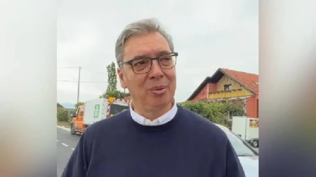 Vučić u srcu Šumadije: Obišao novi put, pa poručio - Srbija napreduje, Srbija raste!