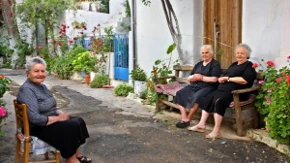 Žene u ovom mestu žive neverovatno dugo: Jedna stvar koju rade posebno privlači pažnju