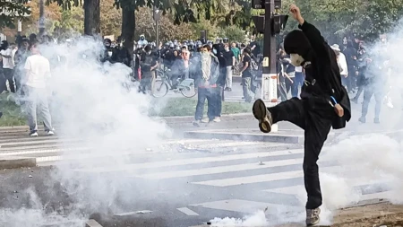 Privedeno gotovo 7.000 ljudi: UN zabrinute zbog nasilja na protestima učenika u Francuskoj