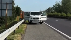 Pevač doživeo horor nasred puta! U autu od 250.000 evra mu se desilo ovo!