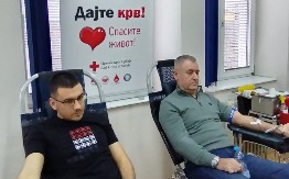 STUDENTI, UČENICI I NASTAVNICI POKAZALI HUMANOST Visoka škola Sirmijum uspešno realizovala akciju davanja krvi