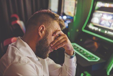 ČETIRI MLADIĆA PREVARENA U KAZINU Nisu hteli da nam isplate džekpot od 5.000 evra!