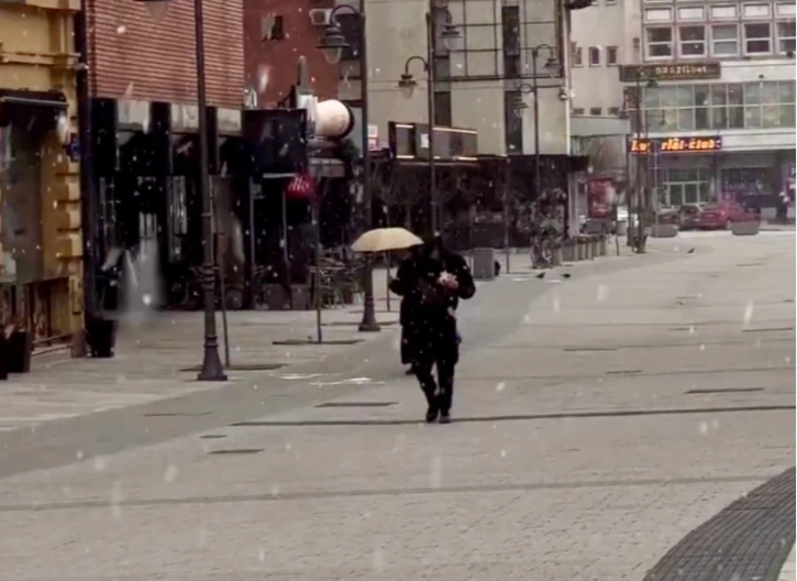 VEJE SNEG U SRPSKOM GRADU Vratila se zima