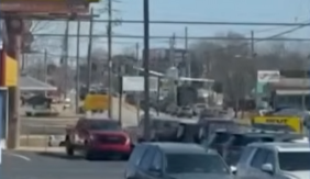 ŠOK SNIMAK! Avion sleteo na ulicu, pa udario u tri vozila, IMA POVREĐENIH (VIDEO)