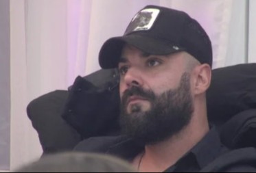 "SMEĆE JEDNO, NAPRAVILA MI JE MINUS OD 20.000" Luka ne može očima da vidi Aneli