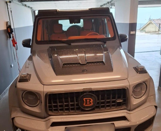 ZVICERU ODUZELI BRABUS OD POLA MILIONA EVRA! Neverovatna zaplena luksuznih automobila u Kavaču (FOTO)