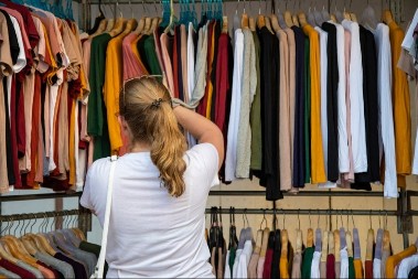 Modna industrija na udaru - Neprodata garderoba više ne sme da se uništava