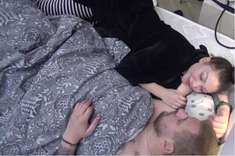 MAJA GOLA, A JANJUŠ JE LJUBI Vrele scene u Eliti, učesnici u šoku zbog prizora (FOTO)