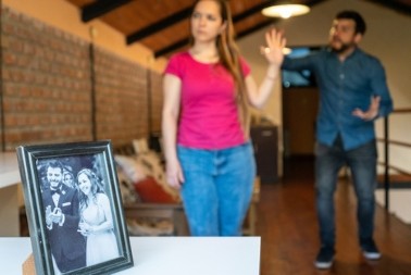 „HALALIO SAM TI SVE, ALI OVO NIKADA!“ Razvedeni muškarac iz Srbije JAVNO razotkrio bivšu ženu - njegove reči LEDE KRV U ŽILAMA