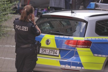 NASTRADAO SRPSKI DRŽAVLJANIN Vozio se u "poršeu" kada je vozač u unoj brzini udario u banderau