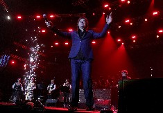 POZNATI PEVAČ IMA PLANTAŽU LEŠNIKA Evo koliko zarađuje: "Kao da imam grumenje zlata u ruci"