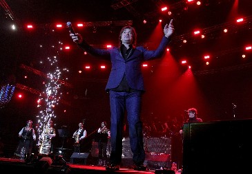 POZNATI PEVAČ IMA PLANTAŽU LEŠNIKA Evo koliko zarađuje: "Kao da imam grumenje zlata u ruci"