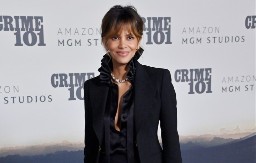 Pokazala verenički prsten od 200.000 dolara! Svi pričaju o dijamantu koji nosi Hale Beri