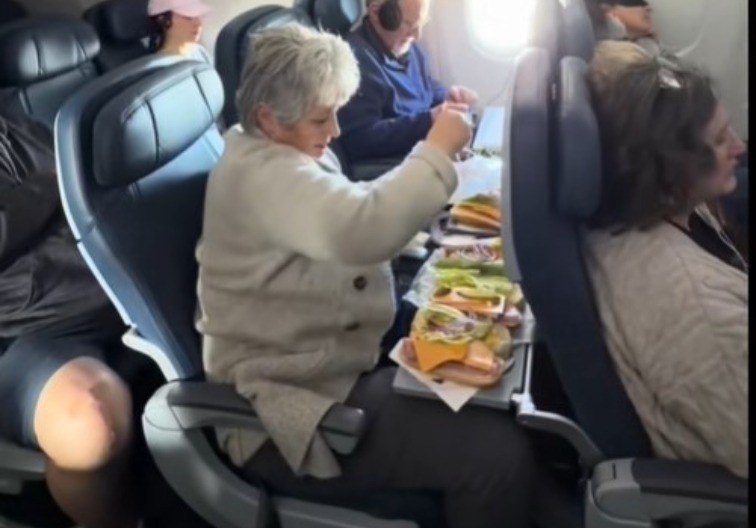 Baka postala hit zbog sendviča: Svi se krstili i desnom i levom rukom kad su videli gde ih pravi!