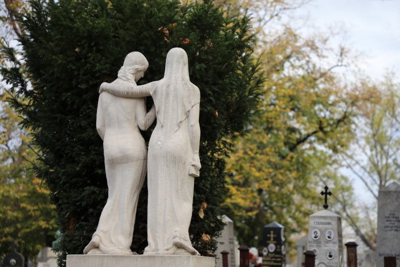 VAŽNO OBAVEŠTENJE ZA POSETIOCE GROBALJA NA ZADUŠNICE – POSEBAN REŽIM ZA ULAZAK MOTORNIM VOZILIMA NA GROBLJA