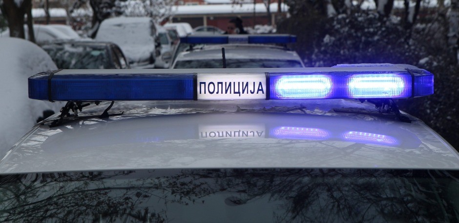 DOJAVE O BOMBI U NEKOLIKO ŠKOLA U BEOGRADU Đaci hitno evakuisani, policija odmah izašla na teren