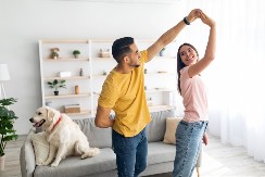 VIDEO RAZNEŽIO INTERNET Par uvežbao prvi svadbeni ples sa ljubimcem - ovo će vam ulepšati dan