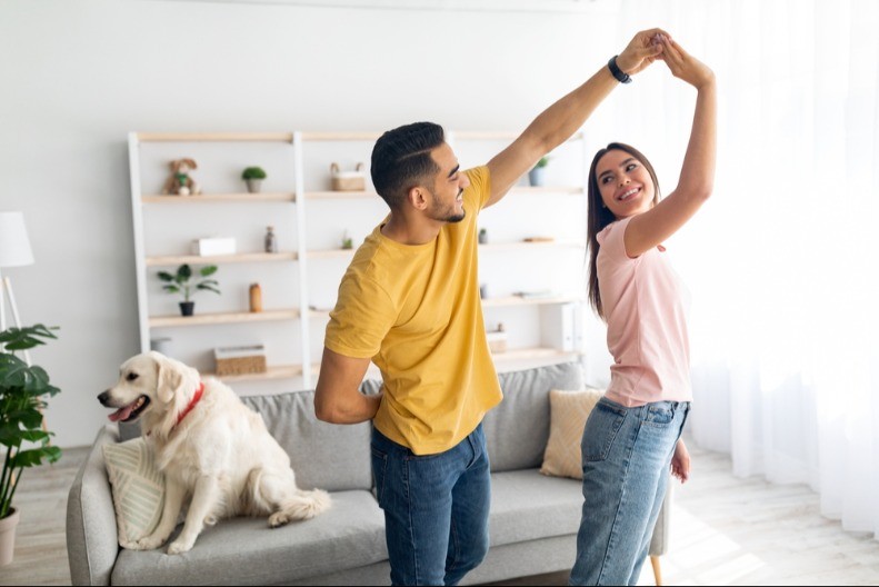 VIDEO RAZNEŽIO INTERNET Par uvežbao prvi svadbeni ples sa ljubimcem - ovo će vam ulepšati dan