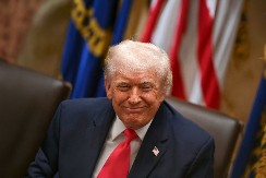 Tramp preti: "Svako ko glasa protiv tarifa suočiće se sa ozbiljnim posledicama"