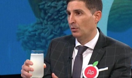 "Samo ovako ćete očistiti ‘trulež’ u stomaku": Dr Čubrilo otkrio jutarnju rutinu za svakoga posle 30, "prvo popijte ovo, pa tek onda jedite“