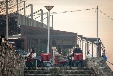 ŠPANSKA SERIJA NA BALKANSKI NAČIN Srbin iz Beča godinama krio DVE ŽENE i troje dece – sada JAVNO KUKA: “Pomagajte!”