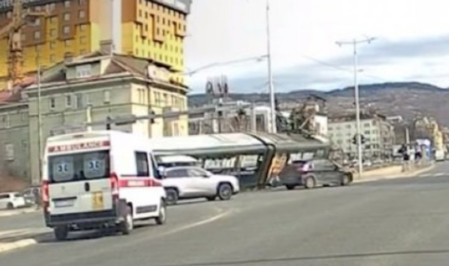 JEZIVI SNIMAK NESREĆE U SARAJEVU: Tramvaj juri i ispada iz šina (UZNEMIRUJUĆ VIDEO)