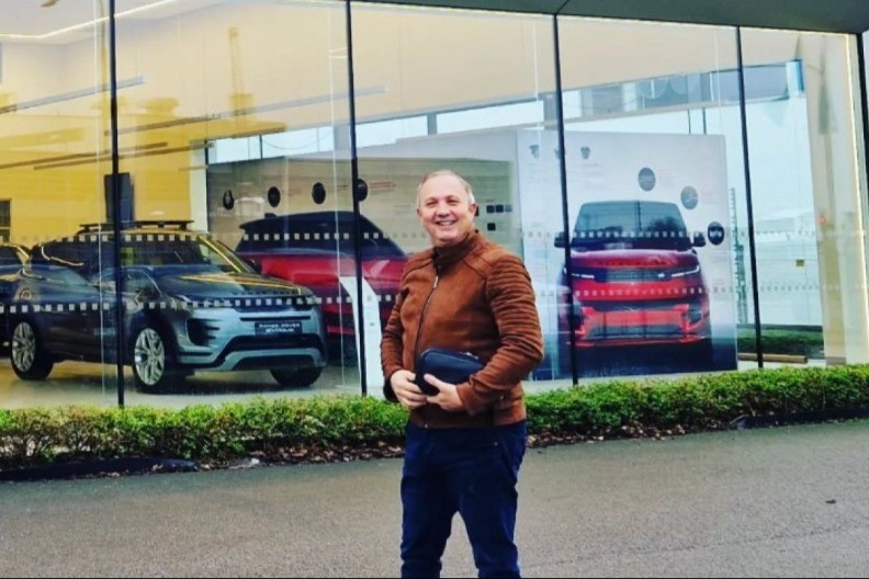 NEPREPOZNATLJIV! Naš voditelj smršao, presadio kosu i šokirao javnost, a razvod ga je uništio (FOTO)