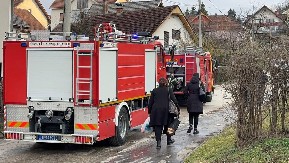  POŽAR U ČAČKU Iz kuće u plamenu iznesan muškarac