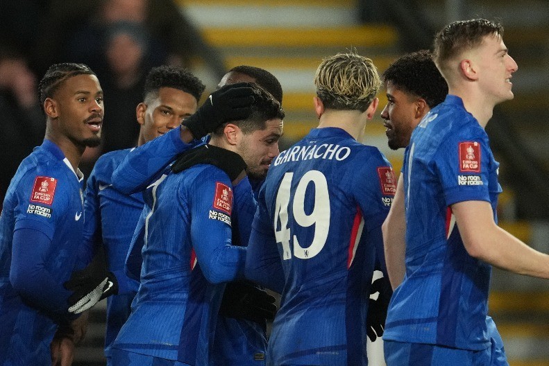 ČELSI U OSMINI FINALA FA KUPA Neto het-trikom i golom iz kornera ispravio brljotine Delpa i Estevaa