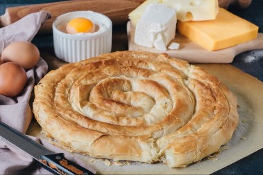 Ovo je bolje i od najukusnijeg bureka: Pita sa mesom od koje ide voda na usta, pravi gurmanski specijalitet
