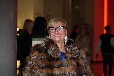 NAŠA PEVAČICA POKAZALA GRUDI U 69. GODINI Ovo niko nije očekivao, komentari se samo nižu (FOTO)