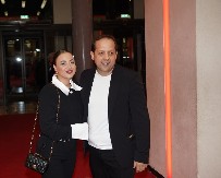 NOVA PRINOVA U DOMU EMINA HABIBOVIĆA Pevač i njegova 15 godina mlađa žena čekaju treće dete!