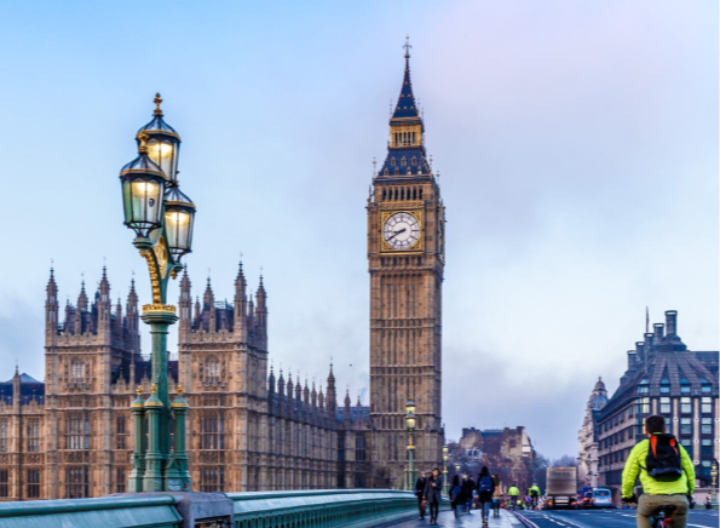 MAĐARSKI NOVINAR UPOZORAVA "Zapad je potpuno isprao mozak svom stanovništvu"