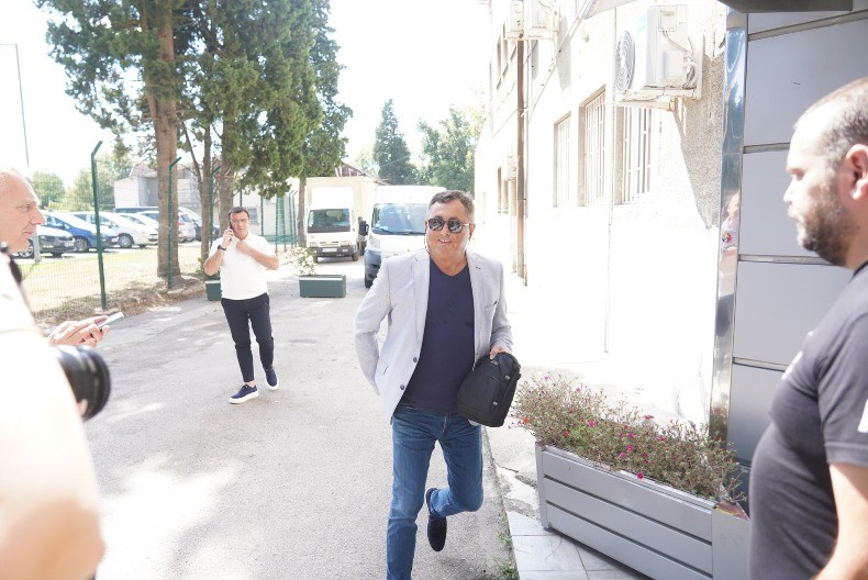 "KRETENU, ŠTA RADIŠ?" Voditelj doživeo haos na radnom mestu: "Upala je kao furija"