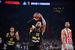 MAJK DŽEJMS NAPRAVIO HAOS Navijači mu pomenuli Crvenu zvezdu, evo šta je odgovorio