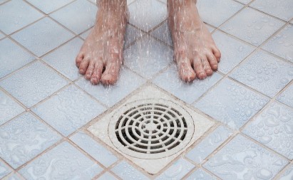 Uklonite smrad iz slivnika zauvek! Vodoinstalater Mića otkriva trik od 100 dinara