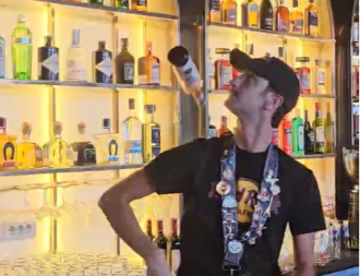 Mnogo lepo, ali i skupo - ovako izgleda poseta Hard rok kafeu u Beogradu (VIDEO)