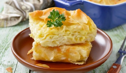 Kako da gibanica bude vazdušasta: Pekar otkriva recept za preliv, pita bude meka kao duša!